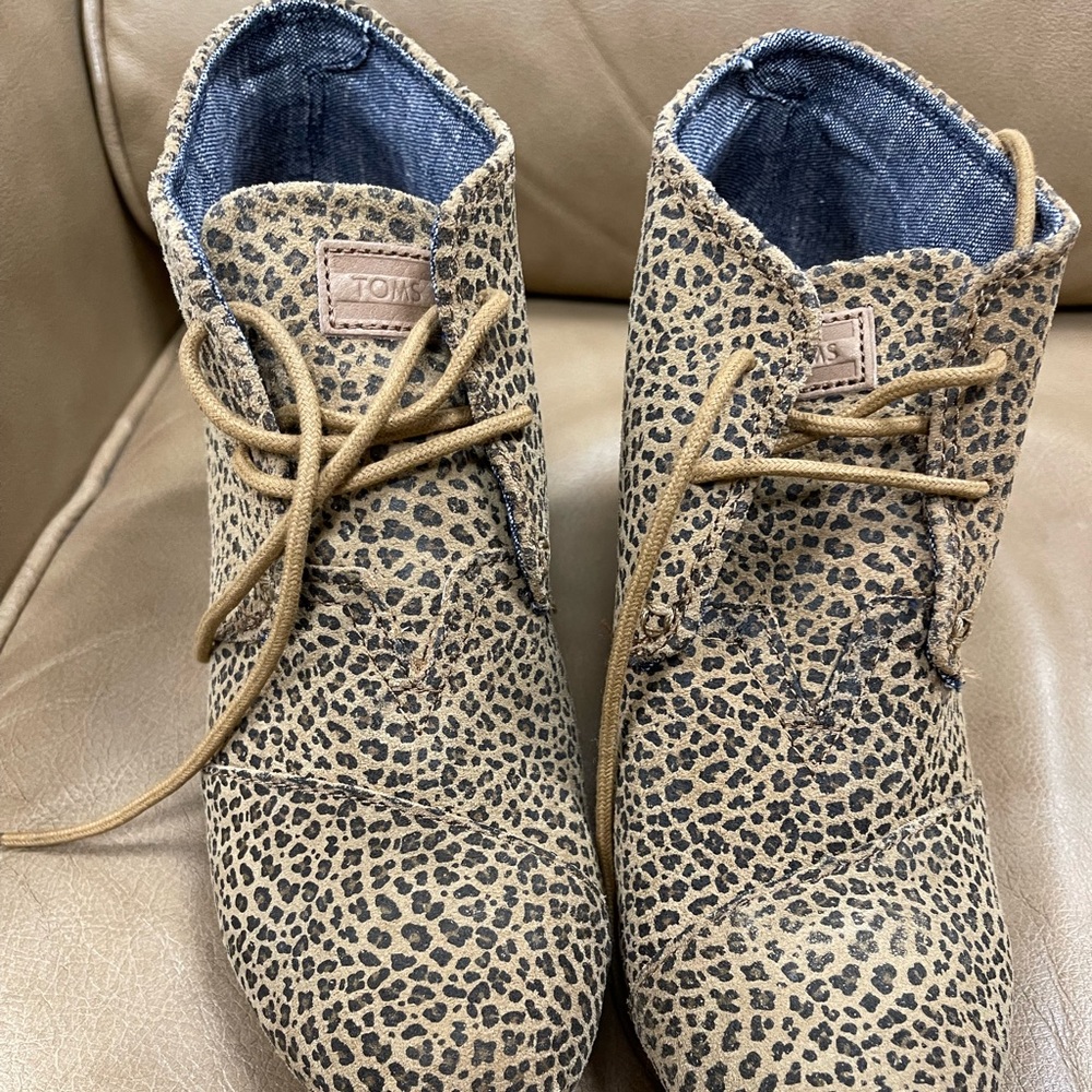 Toms bootie wedges size 8